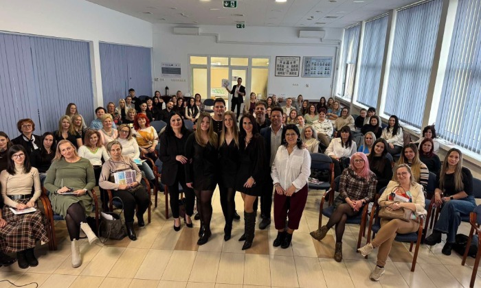 Sikeresen lezajlott a JOICO hajújraépítő és hajfestő képzés